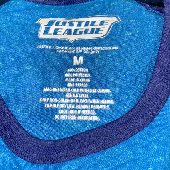 NWT Young Men’s Medium Justice League Top - Picture 4 of 4